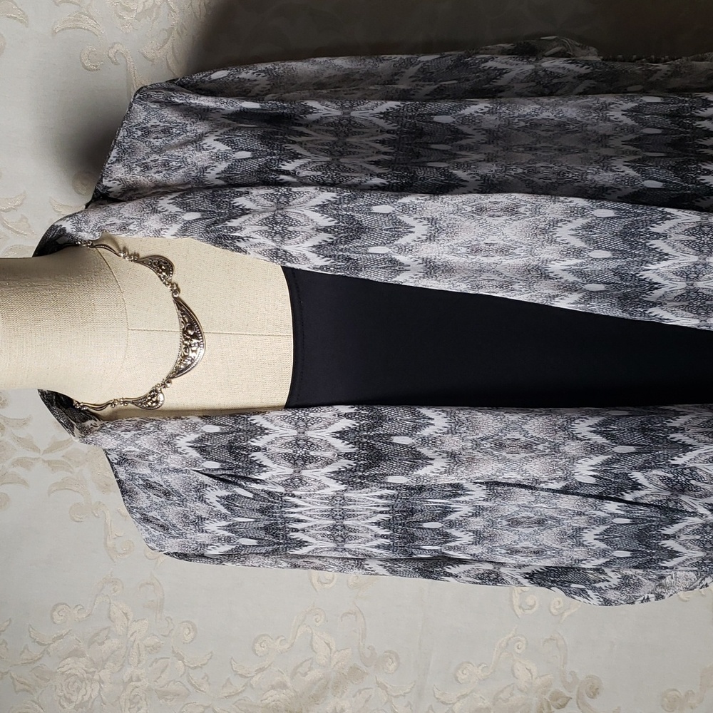 Sara Michelle Black & White Sheer Flowy Summer Top Scarf Collar (2x)